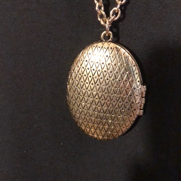 NWT Chico’s Locket Pendent Necklace - Picture 6 of 7